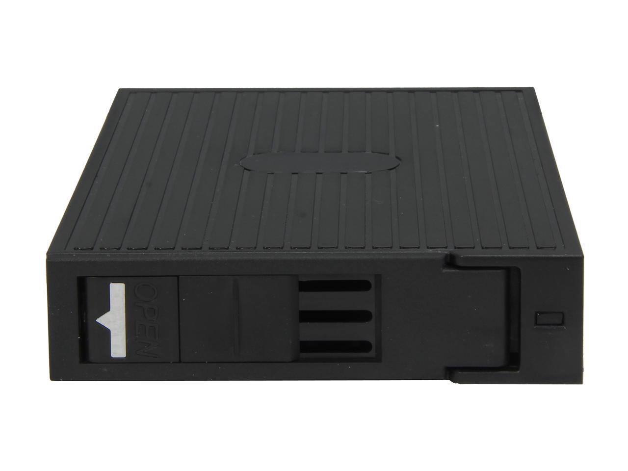 StarTech 25SATSAS35 2.5in SATA/SAS SSD/HDD to 3.5in SATA Hard Drive Converter