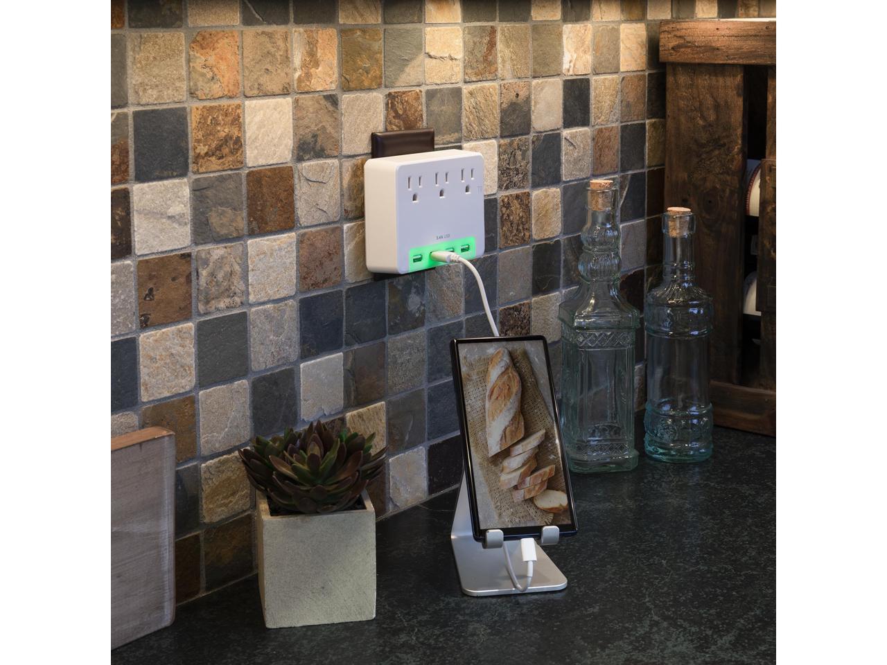 CyberPower Professional P3WUH 3-Outlet Surge Suppressor/Protector - 3 x NEMA 5-15R, 4 x USB - 120 V Input