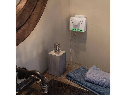 CyberPower Professional P3WUH 3-Outlet Surge Suppressor/Protector - 3 x NEMA 5-15R, 4 x USB - 120 V Input